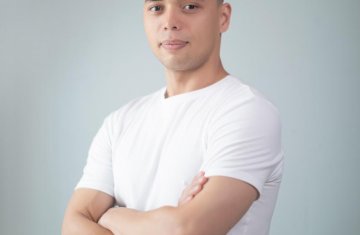 Знакомьтесь: Александр Цой – наш новый специалист по телу, массажист клиники TORI